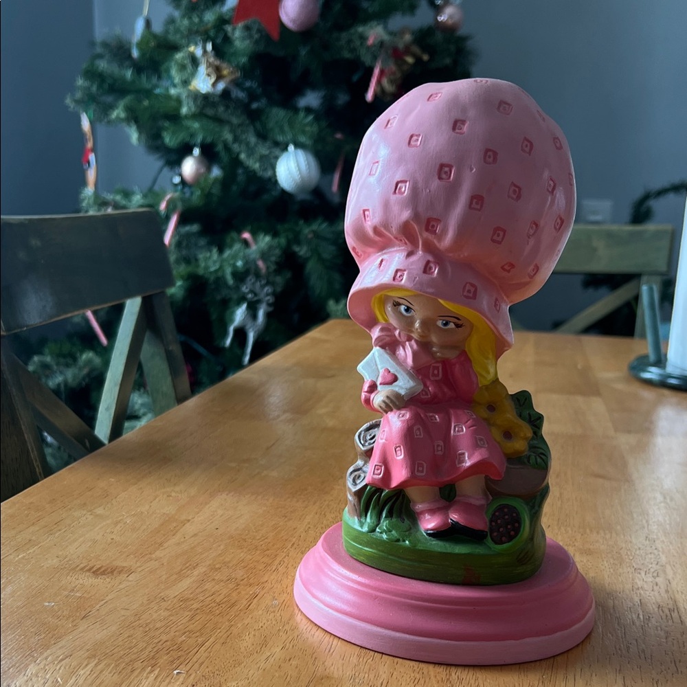 VTG STRAWBERRY SHORTCAKE CERAMIC FIGURINE HARD TO FIND 9.75” tall